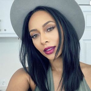 Meet your Posher, Chanel